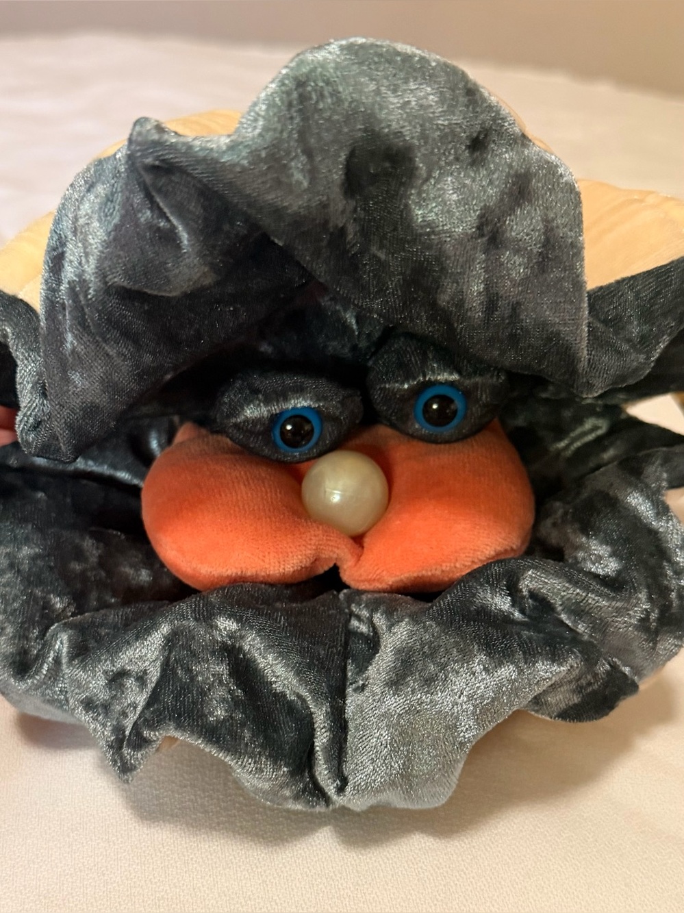 Folkmanis Giant Clam Puppet 9” x 6”